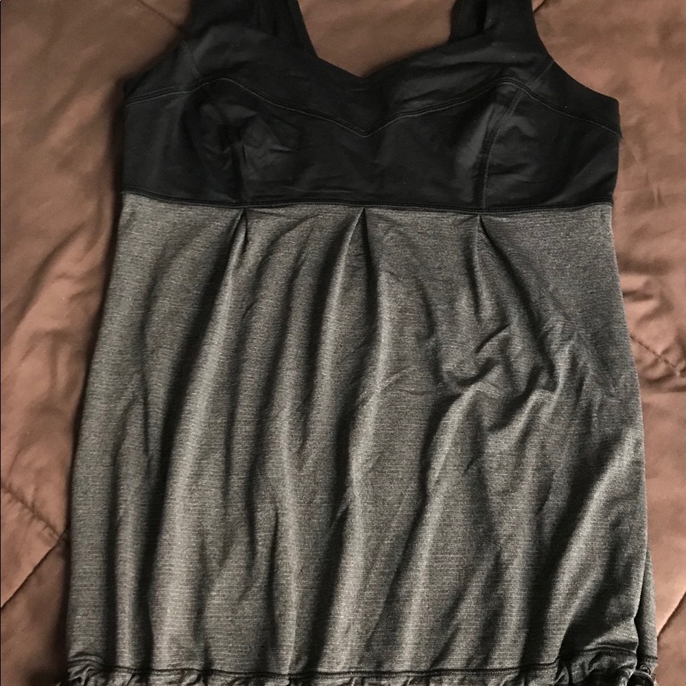 Lululemon T-shirt size 8